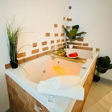 Studio Love Jacuzzi Marseilles Buitenkant foto